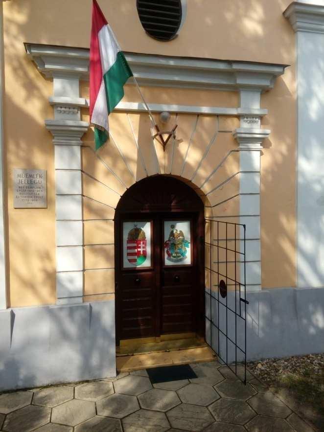 Az összetartás, a mindenkori fejlesztési lehetőségek kihasználása őrzi azt az identitást, mely közterületei (közútjai, közparkjai) lakó gazdasági, kereskedelmi és középületei megjelenésében is