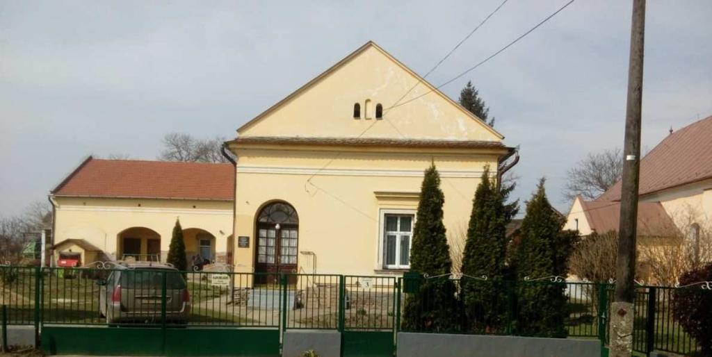 kivételesen pl. rálátás védelem, vagyonvédelem indokoltak.