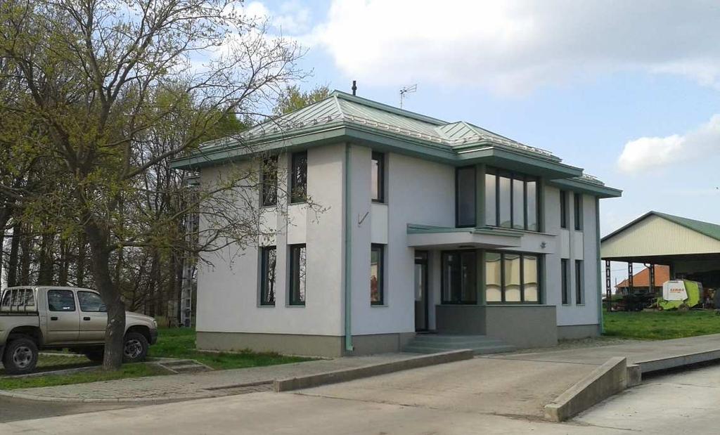 JÓ PÉLDÁK A major iroda épülete szociális funkciót is ellát.