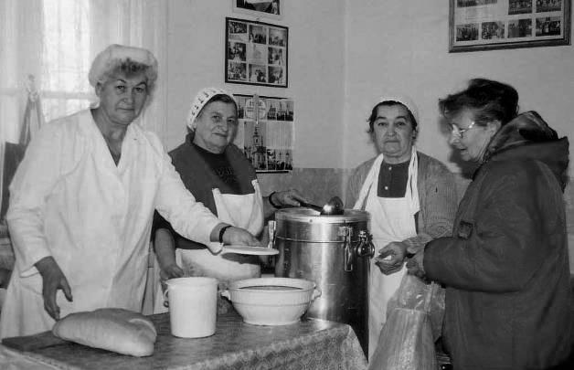 u nešto da se uključi da... [...]... onda sam otišla u penziju i... [...] Bez razmišljanja sam se javila, štagod da treba raditi i otad sam strašno puno radila. Fotografija br.