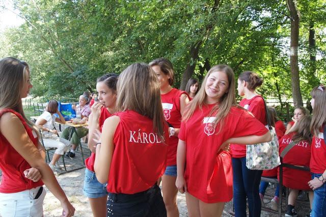 Kilenc hónappal ezelőtt még nem ismertem az új osztályom. Az ismeretlen az egész életemet felforgatta. Egész nyáron rettegve vártam a gólyatábort, féltem, hogy hogyan viselkednek majd velem a többiek.