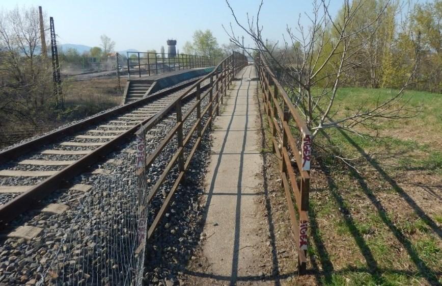 56. ábra: A váci vonal felett átvezető átjárárási lehetőség Fejlesztés célja Városi főhálózat. 57.