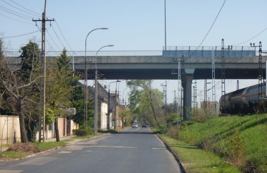63. ábra: A Rákospalotai körvasút sor és az M3 autópálya felüljárója Fejlesztés célja Helyi főhálózati elem Javasolt fejlesztés A körvasút közelben tervezett új megállóhelyének jellemzői,