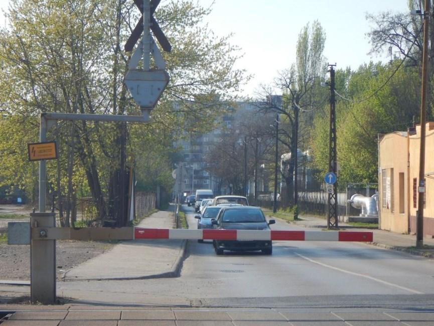 78. ábra: Szerencs utcai vasút átjáró déli oldala Fejlesztés célja Helyi mellékhálózati elem / Helyi főhálózati elem Javasolt fejlesztés Szakaszosan eltérő mértékű beavatkozások azonosíthatók a