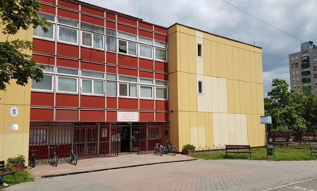) Jelenlegi állapot, problémák Az iskola jelenleg is megközelíthető kerékpárral,