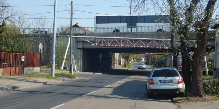 7.3.2 M3 autópálya keresztezési lehetőségei Rákospalotai körvasút sor A Rákospalotai körvasút sor az autópálya hidja alatt, attól függetlenül vezet, így a teljes útszakasz kapcsán vizsgáljuk a