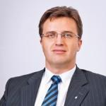 Jáger Lajos 1995-2001 között Németországban épített fel az alapoktól egy 60 fős építőipari vállalatot, majd 2002-2008 között az Állami Számvevőszéknél dolgozott számvevőként.