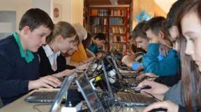 osztályos tanulóinak szólt, ahol 13 iskolából 41 diák mérte össze tudását. A másik verseny a GeoLearn (http://geolearn.fw.