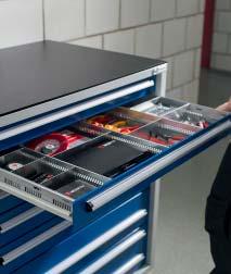 RAL 7035 Stabil és tágas fiókos szekrény a szerszámok, gépek stb. tárolására.