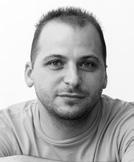 Jó hangulatú, vidám társaságba keveredtem. Színes programok, színes egyéniségek, változatos, soha véget nem érő, hömpölygő tennivalók áradatával. Azt hiszem, ha valamit, akkor unatkozni itt nem fogok.