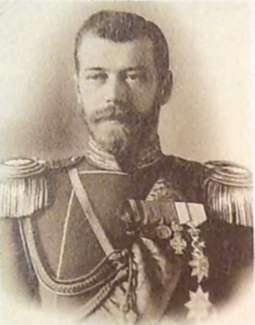 Miklós cár részben a tömegek nyomására, részben a hadsereg elpártolása miatt lemondott a trónról, és ezzel egy több száz éves önkényuralom omlott öszsze.