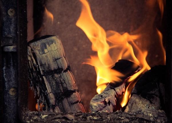 Előzmények és a hamuvizsgálat kezdeti módszere a 90-es években egyre több környezetvédelmi kutatás irányult a fatüzelésre kimutatták, hogy a tűzifával együtt elégetett kezelt fa vagy más hulladék