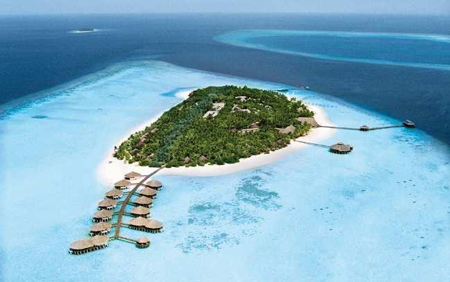 Kihaa Maldives 4 csillagos, 600 m x 350 m -s sziget, zátony 50 m 200 m Csak ALL INCLUSIVE ellátással lehet igénybe venni. Az egyik legszebb partú sziget, főleg a SUNSET oldalon.