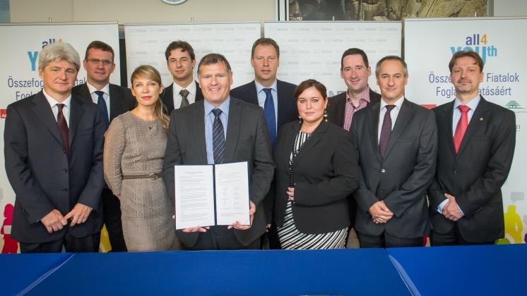 Összefogás a Fiatalok Foglalkoztatásáért Az Összefogás a Fiatalok Foglalkoztatásáért kezdeményezés a Nestlé Hungária Kft. Közös Értékteremtés stratégiájának fontos programja.