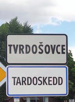 Úpravu dvojjazyčných tabúľ prináša nová vyhláška Ministerstva vnútra, ktorá platí od februára 2018.