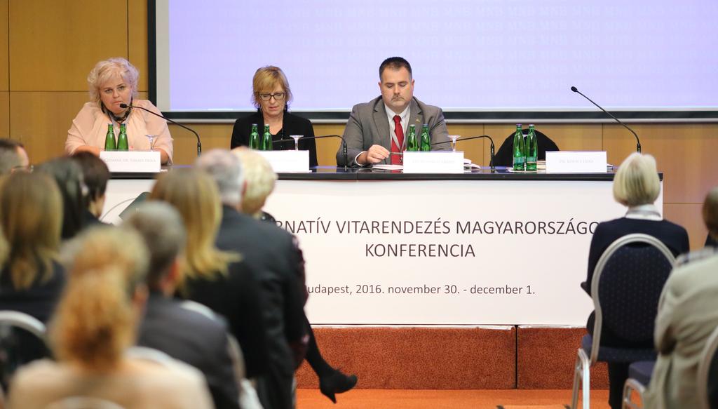 MAGYAR NEMZETI BANK EgyéniEgyéni látogatók száma a konferencia weboldalán látogatók száma a konferencia weboldalán 4584 5 000 4 000 3429 3 000 1330 2 000 1 000 0 Október November December A
