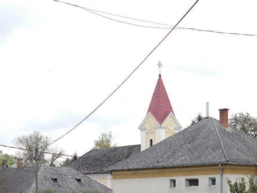 Máriavölgyi platánsorral övezett útról a faluba