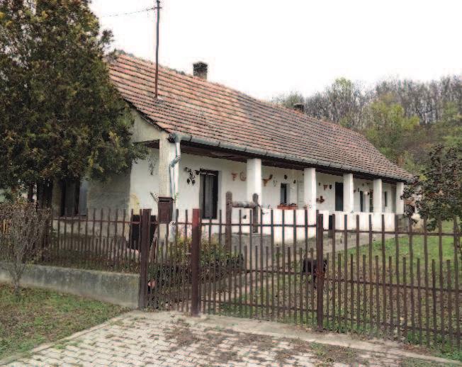 Elsősorban a hagyományos léptékű épületek túlsúlya miatt (bár van néhány széles, emeletes épület, ezek nem dominálnak).