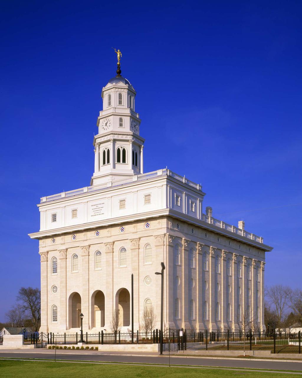 24. LECKE Tedd ki az eredeti Nauvoo templom képét, vagy használj egy képet az új Illinoisi Nauvoo templomról (lásd Evangéliumi művészeti könyv [2009]. 118. sz.).