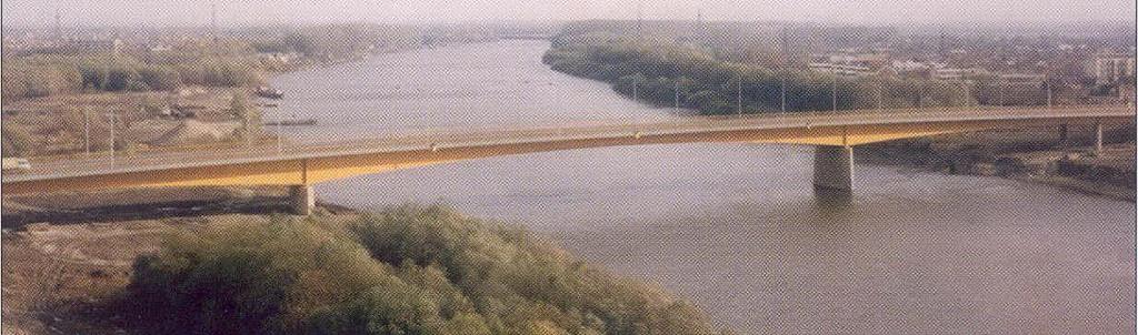 Az 1976-ban épülő algyői ártéri Tisza-hidak rácsos szerkezeténél először alkalmaztak vasúti