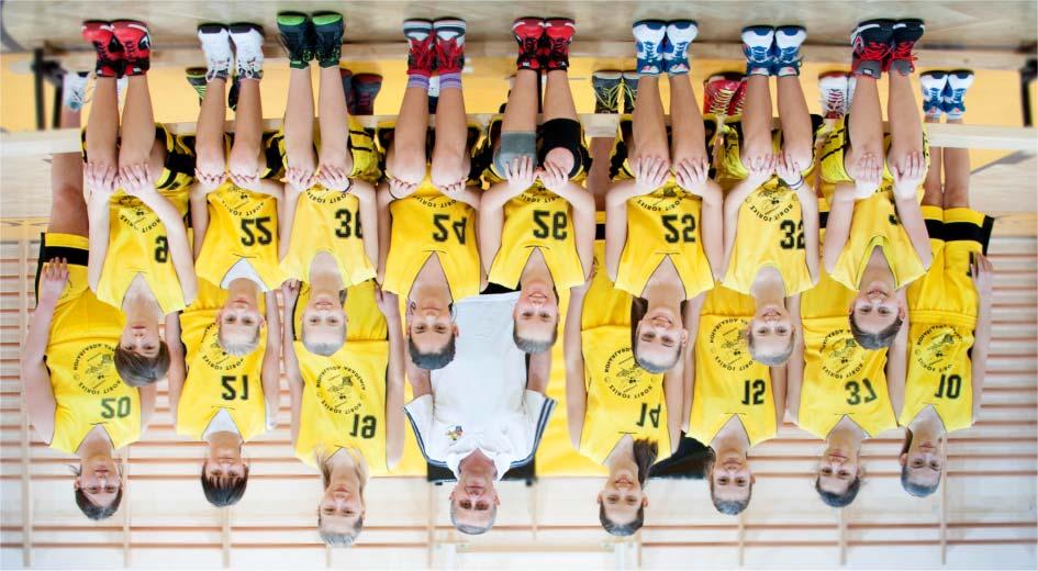 U14 fiú csapat 98 Hátsó sor (balról): Györkös Richárd, Faragó Zsombor, Kaló Márk, Szük Zsombor, Csaba Bálint, Kalják Viktor, Kolok Balázs, Semmelweis Dániel, Bella Márton, Kis Levente; középsõ sor