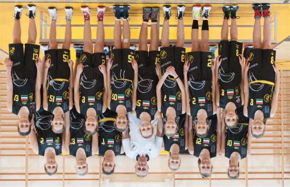 U13 leány csapat Hátsó sor (balról): Benke Zsófia, Halmai Tiffani, Józsa Evelin, Jánossy Ervin (edzõ), Lipcsey Rebeka, Kutrik Dóra, Takács Kata; elsõ sor (balról): Oberfrank Laura, Csató Ildikó, Nagy