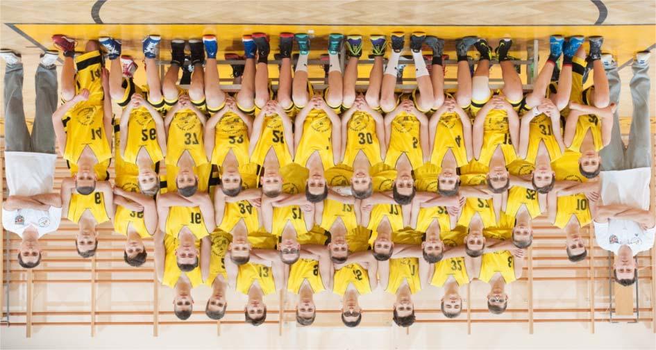 U14 fiú csapat Padon álló sor: Muránszky Márk, Kaló Márk, Kolok Balázs, Semmelweis Dániel, Szük Zsombor, Vámos Ádám, Uhlik Bálint, Barischin Balázs; álló sor: Kecskés István (edzõ), Keszthelyi