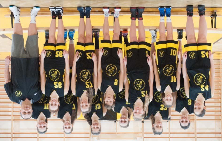 U15 leány csapat Hátsó sor (balról): Molnár Dóra, Püspöki Lotti, Mogyorósi Eszter, Szabó Boglárka, Hajdu Réka, Fabini Anna; elsõ sor