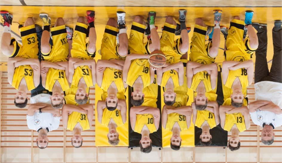 U16 fiú csapat Álló sor (balról): Bencsics Zoltán (edzõ), Bukta Rómeó, Pápai Benedek, Kajlák Viktor, Csaba Bálint, Faragó Zsombor, Rozs