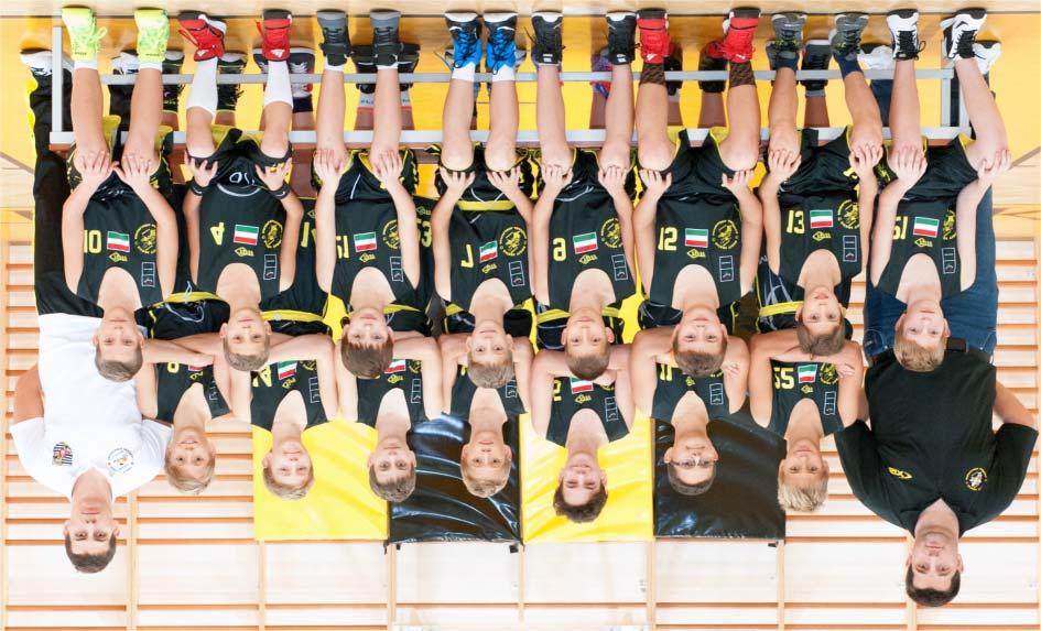 Fanni, Fodor Lili, Harsági Lili, Bánóczi Eszter, Zwick Tamara, Kiss Annamária; hiányzik a képrõl: Fadgyas Dóra Gyermek (U12) fiú csapat Álló sor (balról): Szollár Gergõ (edzõ), Simonics Levente,