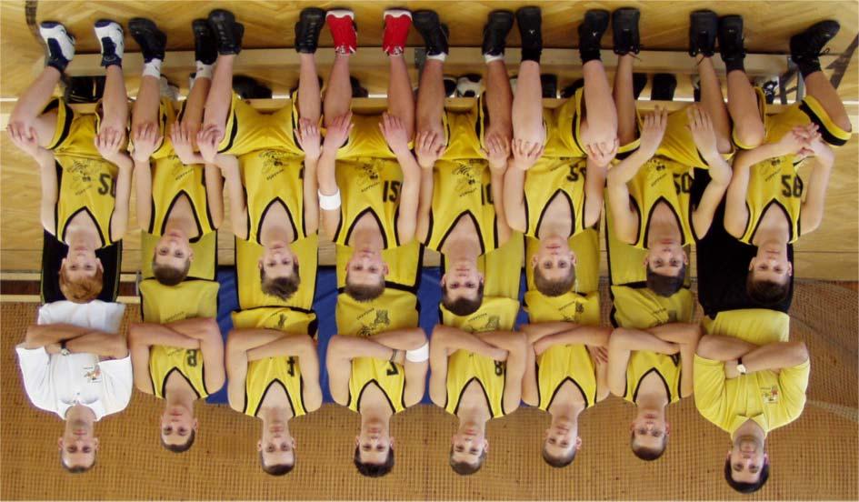 Serdülõ fiú csapat 4 Vadász Róbert, 5 Pejtsik Tamás, 6 Bordás András, 7 Katona Dániel, 8 Lepsényi Ádám, 9 Balogh Krisztián, 10 Horváth Dániel,