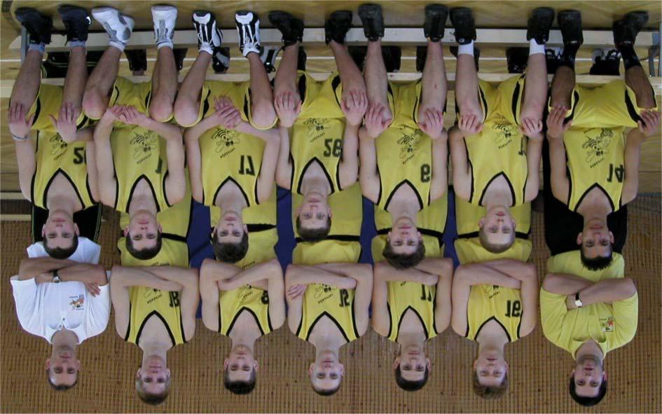 Hajdu Péter edzõk Kadett fiú csapat 6 Tokár Dániel, 8 Galisz Balázs, 9 Kovács Domonkos, 10 Horváth Róbert, 11 Mócsai Milán, 13 Kubik Tamás, 15