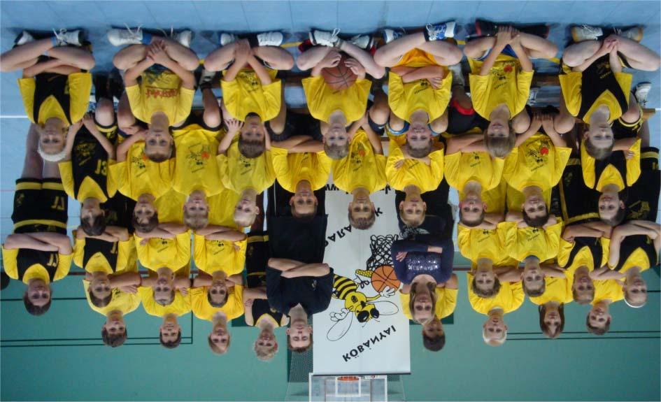 Kenguru csapat Padon álló sor (balról): Karacs Dániel, Molnár Alex, Csernyák Rita, Végh Eszter, Kücükali Süleyman, Barkó Barnabás, Csallóközi Dániel, Peterka László; álló sor (balról): Lajos Anna,