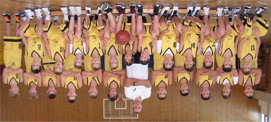 Kenguru csapat Felsõ sor (balról): Fülöp Mátyás, Semmelweiss Dániel, Kalják Viktor, Scharfenberger Máté, Rozs Máté, Faragó Zsombor, Semmelweiss Marcell, Hopotoszky Roland, Megyeri Máté, Papp Benedek,