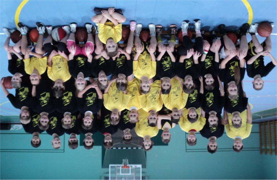 Norbert; alsó sor (balról): Pláner Domonkos, Kovács Botond, Szabados Kinga, Barkó Panni, Szollár Zsófi, Mogyorósi Eszter, Molnár Fanni, Fabini Anna, Szabados Nóri, Szakmáry Réka, Schwanberger