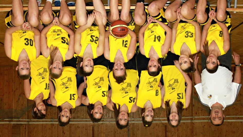 U17 leány csapat Álló sor (balról): Kolesza Renáta, Bach Boglárka, Fabini Borbála, Mányoky Fanni, Gebri Orsolya, Takács Anna, Tatár István