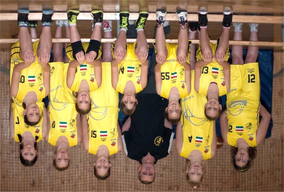 U11 csapat Hátsó sor (balról): Oravecz Zoltán, Farkas Anna, Csorba Gyula, Illés Barnabás, Hajdu Péter, Pafféri Péter, Nagy Barnabás, Mihályi Levente, Gyenge Dominik, Burda Bese; álló sor (balról):