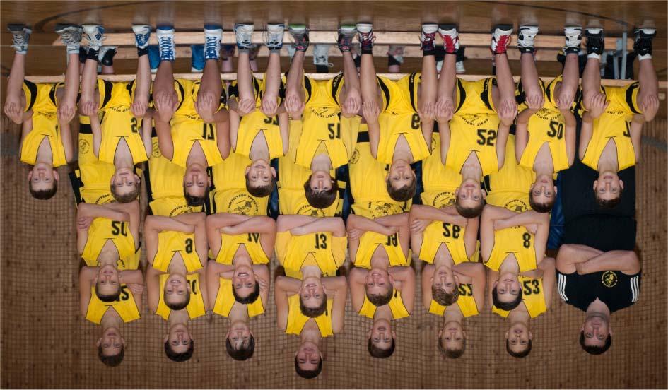 U14 fiú csapat Álló sor (balról): Holicza Dominik, Scharfenberger Máté, Kalják Viktor, Varga Balázs, Bukta Rómeó, Major Botond, Rozs Máté; középsõ sor (balról): Hopotoszky Roland,