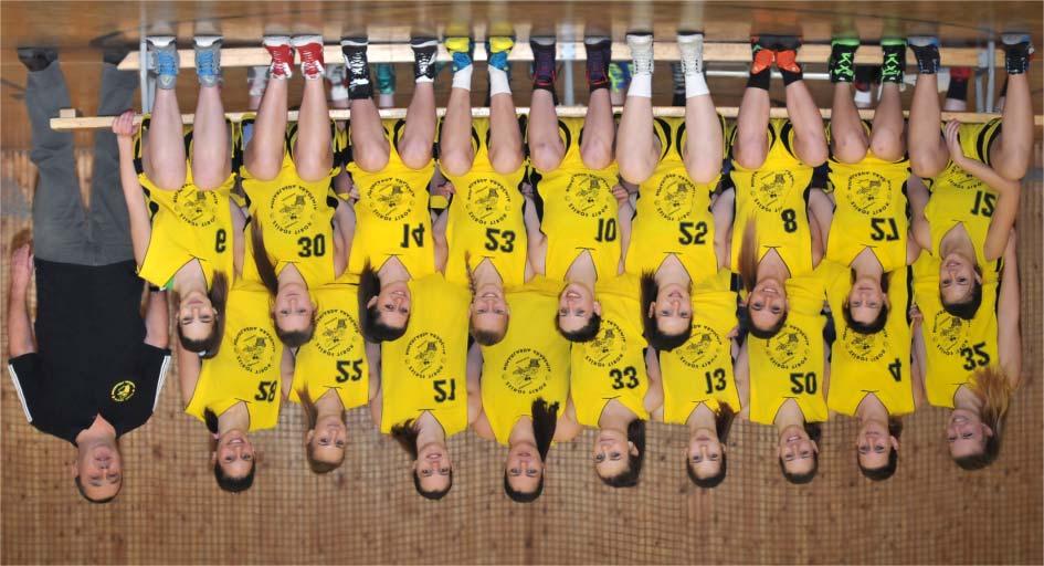 U19 leány csapat 94 Álló sor (balról): Tatár István (edzõ), Fabini Borbála, Kovács Daniella, Takács Anna, Mányoky Fanni, Csejtei Anna, Mógor Edina, Farkas Eszter,