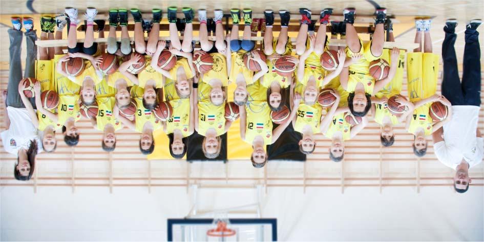 U11 leány csapat Álló sor (balról): Fritz Krisztina (edzõ), Zsirka Erzsébet, Happ Lilla, Lányi Léna, Oberfrank Laura, Vörös Franciska, Király-Farkas Lili, Kutrik Dóra, Szük Dóra, Fabini Eszter,