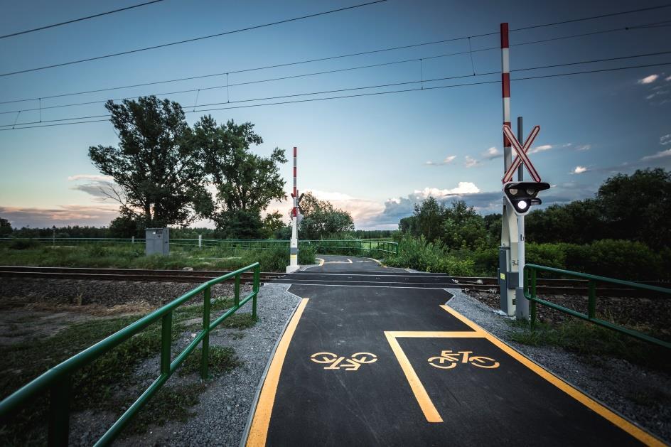 Kerékpáros infrastruktúra fejlesztések A Kormány a 2018-ban 11 milliárd forint hazai forrást biztosít kerékpáros fejlesztésekre.