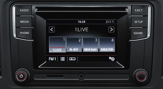 SD-kártya-olvasó, AUX-IN és USB-csatlakozás a kesztyűtartóban, Bluetooth-csatlakozás mobil telefon hoz, valamint dupla tuner antennakiválasztóval az optimális vétel érdekében.