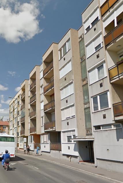 A függőfolyosó zajos út felé fordítása