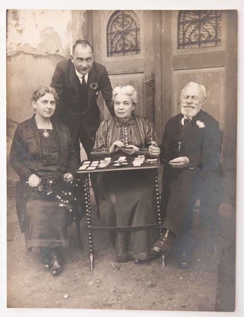 2014.3.12 13. Fotó: A Gergő család kártyázik Méret: 12x16 cm.