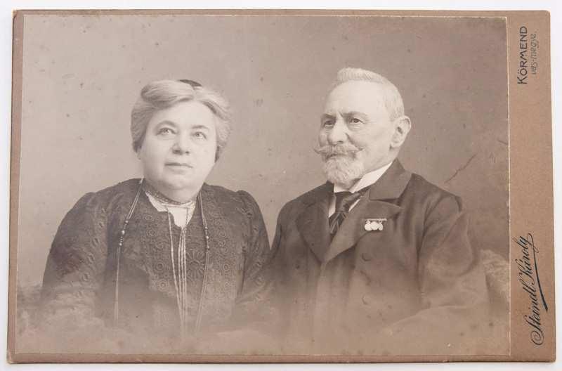 3.16 17. Fotó: Gergő Samu és felesége Méret: 16,5x11 cm.