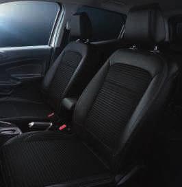 részben-bőrkárpit Ebony színben (Titanium modellen alapfelszereltség) Salerno és