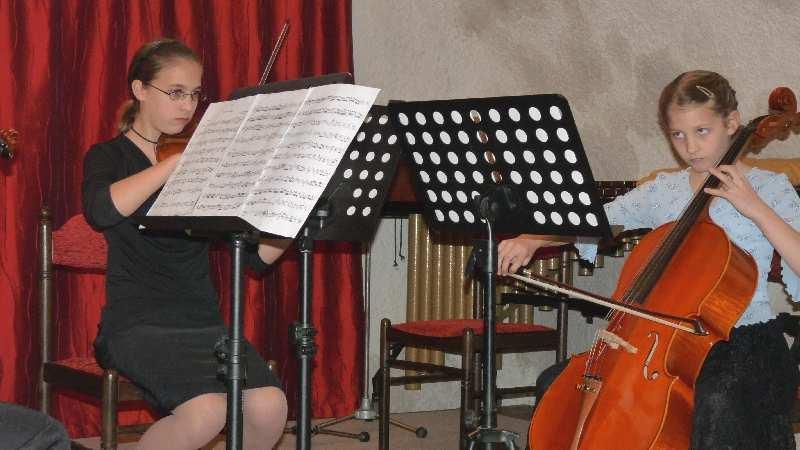 A Grazban tanult, Ausztriában- Német-Olasz-Törökországban-Szlovéniában koncertezı ifjú titán Chopin, és Liszt zenéjét közvetítette.