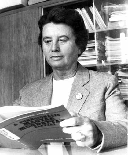 IV. Egyetemi Nyelvészeti Napok dr. Penavin Olga tiszteletére A magyar nyelvészeti oktatás és nyelvészeti kutatás útjai 1996. október 23 24. A magyar nyelvészeti oktatás és kutatás címmel 1996.