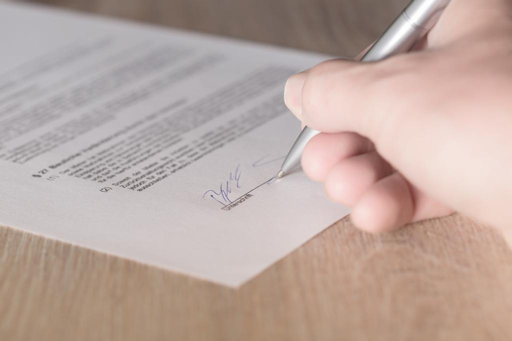 Mire figyeljen külföldi munkavállalásnál? Külföldi állások hirdetéseivel a legkülönfélébb helyeken találkozhatnak tartsa szem előtt, hogy ami túl szép ahhoz, hogy igaz legyen, az többnyire nem is az.
