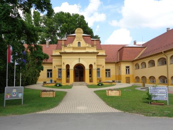 Települési örökségvédelmi hatástanulmány 18 Szentlőrinc, Madách Imre utca 8. HELYRAJZI SZÁM: 259 volt Esterházy-kastély JELENLEGI VÉDELEM: M II.